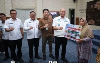 Wali Kota Serahkan Modal Usaha Rp240 Juta untuk 120 UMKM Lubuk Linggau
