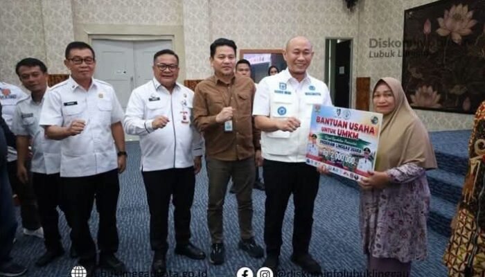Wali Kota Serahkan Modal Usaha Rp240 Juta untuk 120 UMKM Lubuk Linggau